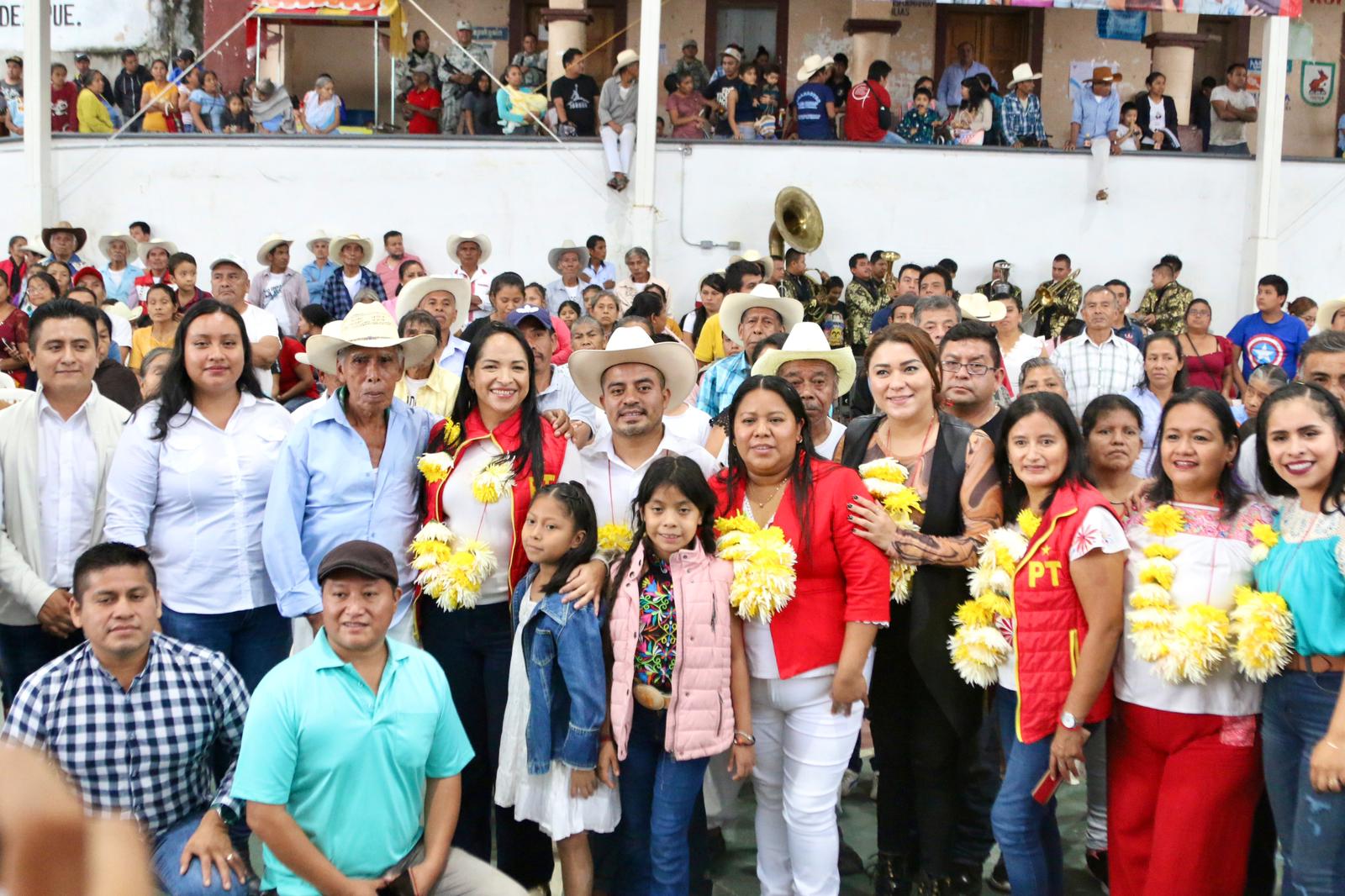 Liz Sánchez agradeció al Pueblo de Zapotitlán de Méndez por su confianza