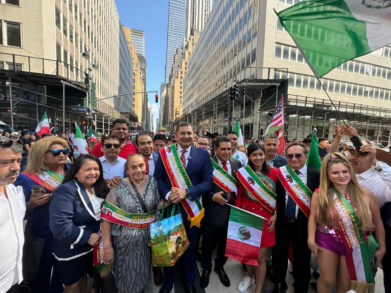 #Fotos Desde NY, en 15 de septiembre, Armenta reafirma compromisos con migrantes