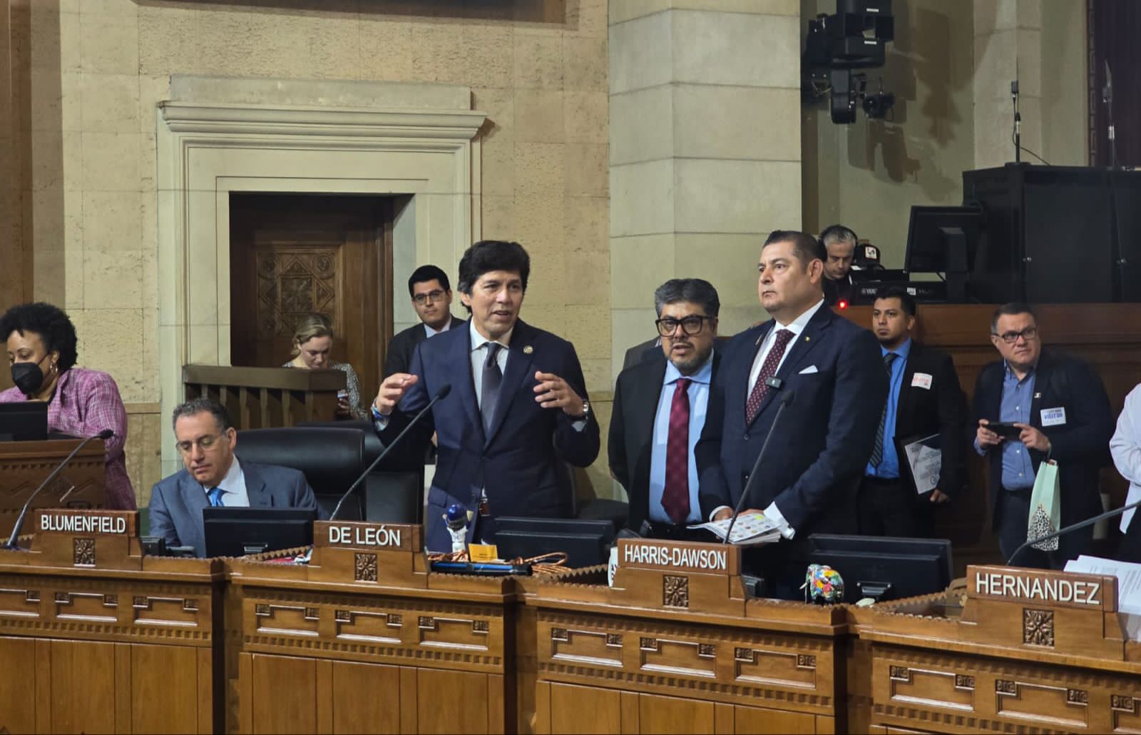 En reunión histórica reciben concejales de la Ciudad de Los Ángeles a Alejandro Armenta