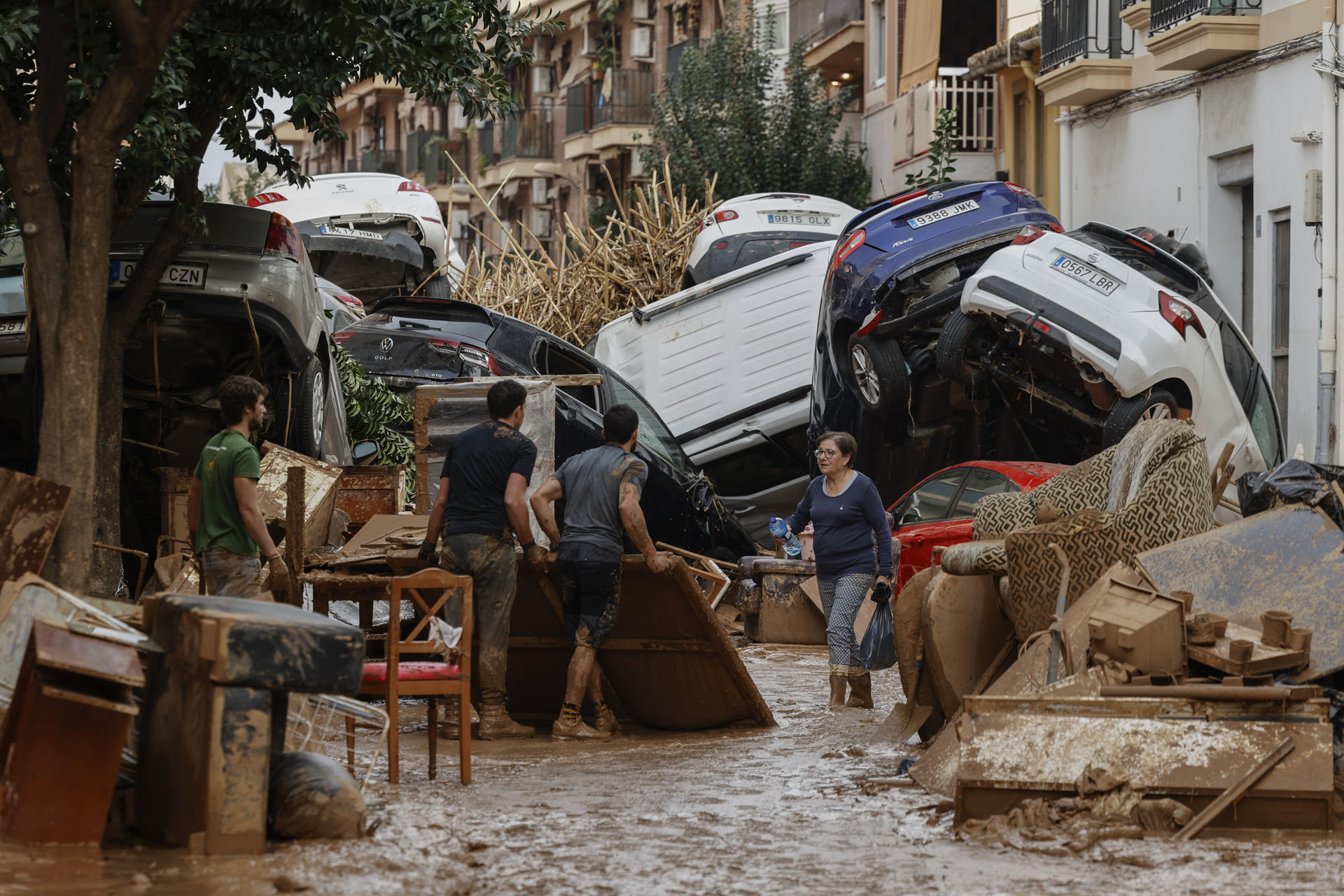 Suman 205 muertos en España por lluvias torrenciales causadas por la DANA