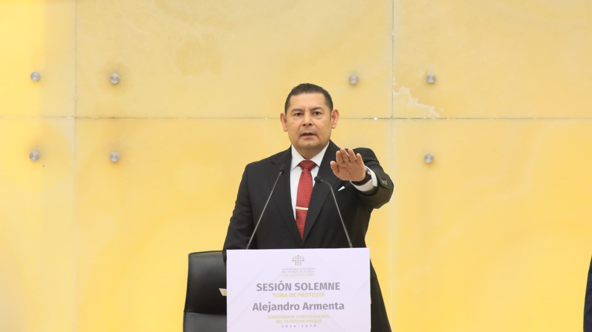 10 ideas centrales de Armenta al rendir protesta: «Seré un gobernador justo, honesto e incansable»