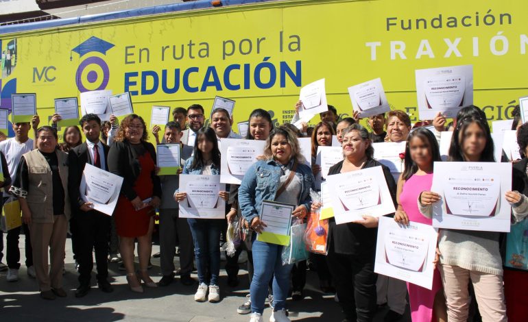Entrega IEEA certificados de educación básica del programa “Ruta por la Educación”