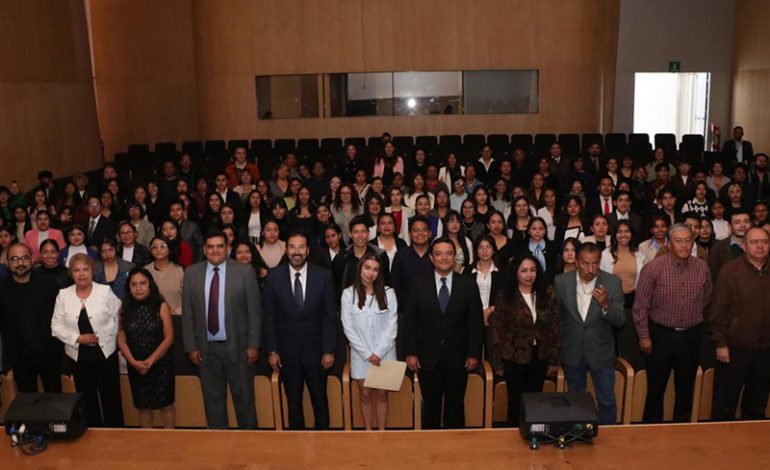 Otorga SEP becas a 148 alumnos de educación superior por “Excelencia Académica”
