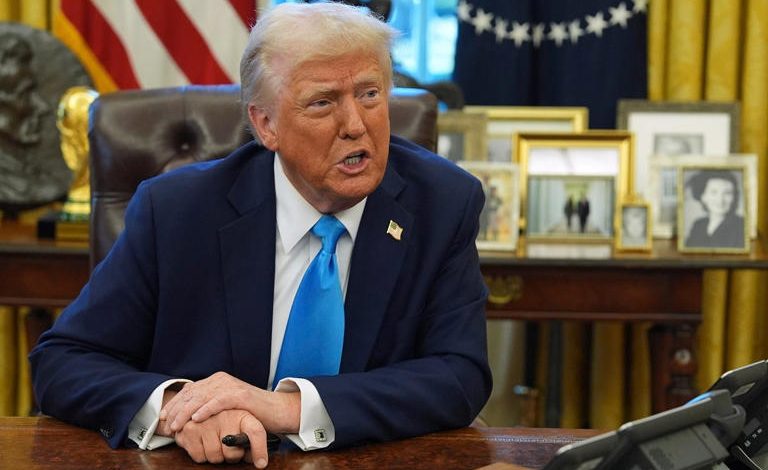 Trump veta a AP del Despacho Oval por no usar “Golfo de América”