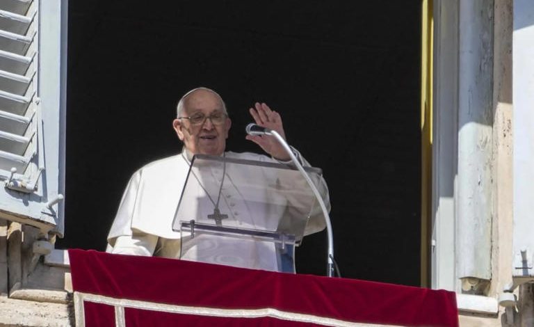 Papa Francisco presenta «un cuadro clínico complejo»; será prolongada su hospitalización
