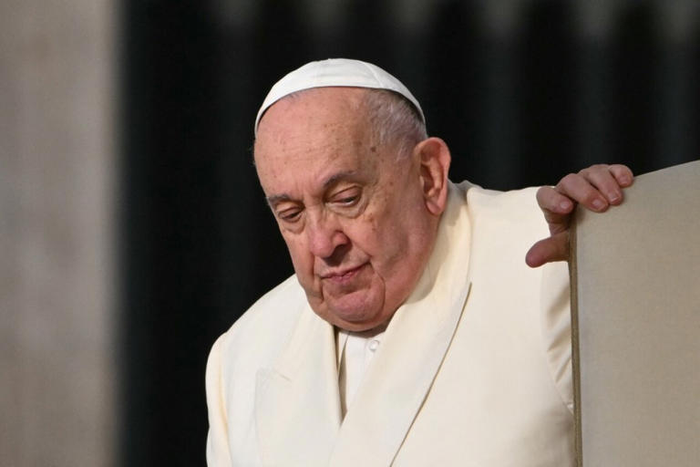 El papa Francisco se encuentra en estado crítico de salud