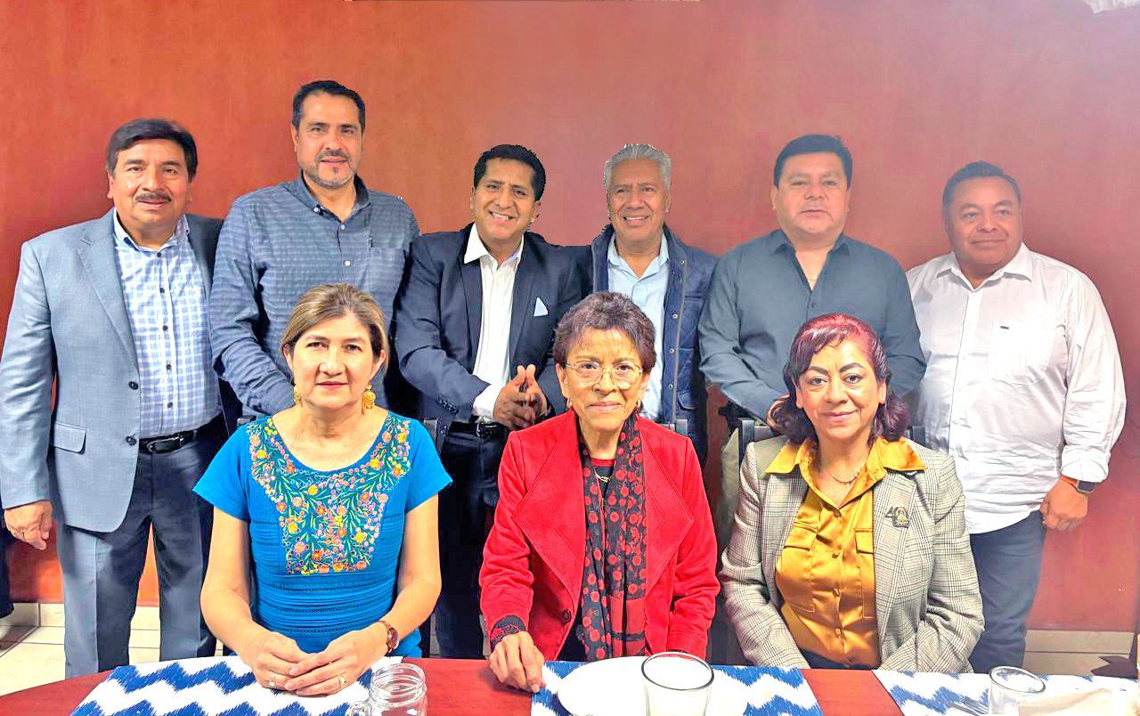 Abrazan sindicatos de educación proyectos de asistencia social que impulsa Ceci Arellano