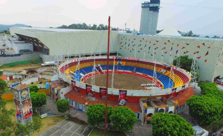 Con gallos pero sin toros