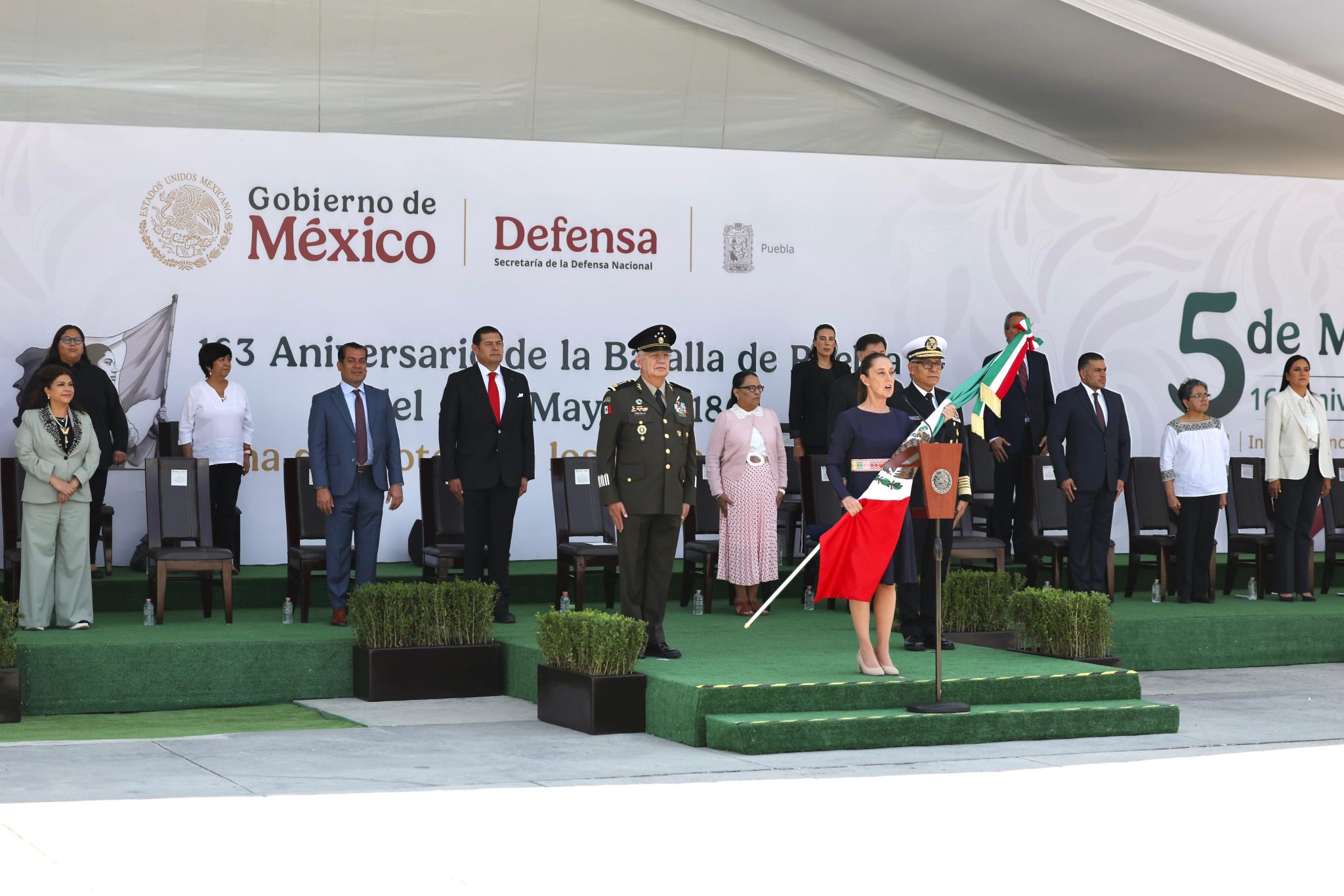 Claudia Sheinbaum encabeza histórico desfile del 5 de Mayo en Puebla