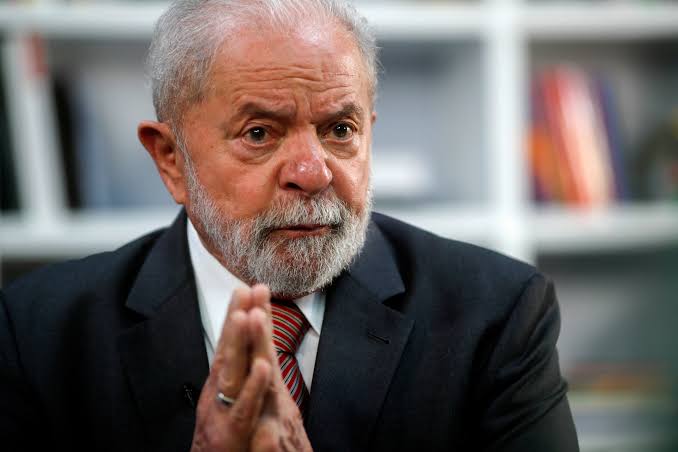Samba Diplomática: ¿Domina la Experiencia o la Renovación en la Política Latinoamericana?