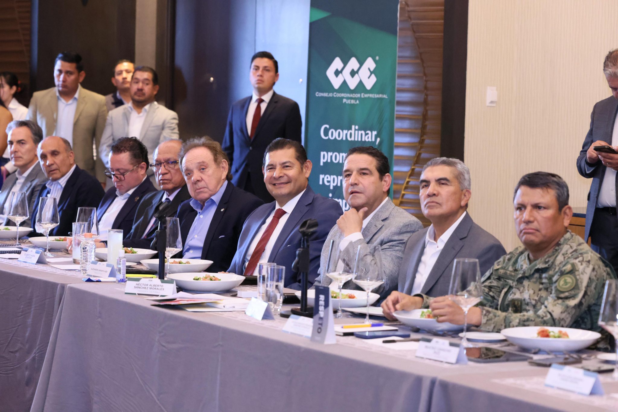 Gobierno y empresarios acuerdan segunda Central de Abastos y trabajo conjunto