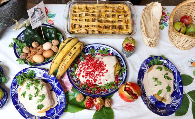 Chile en nogada y tradición: San Nicolás alista festival internacional con cocineras, arte y música