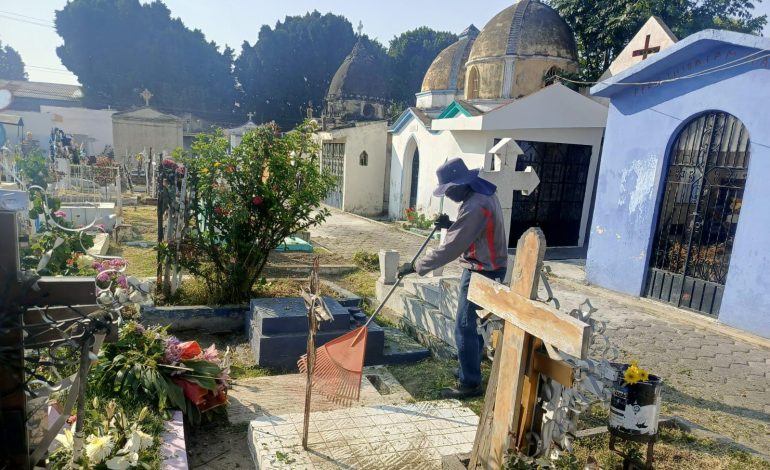 Panteones de Cholula, listos para recibir a miles por el Día de las Madres