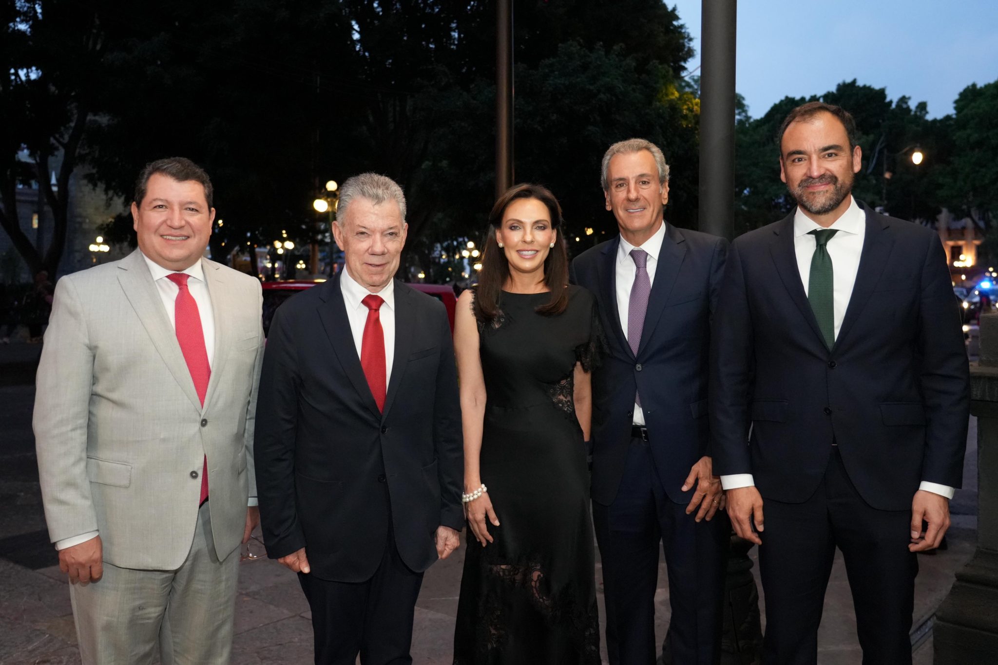 Pepe Chedraui recibe al Nobel de la Paz Juan Manuel Santos en Palacio Municipal