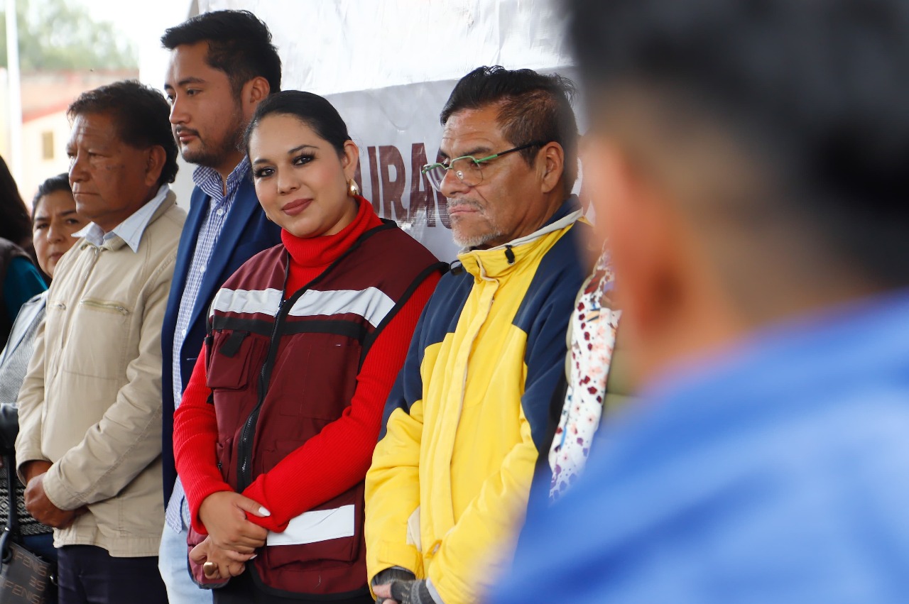 Tonantzin Fernández entrega nuevas pavimentaciones en Cuachayotla