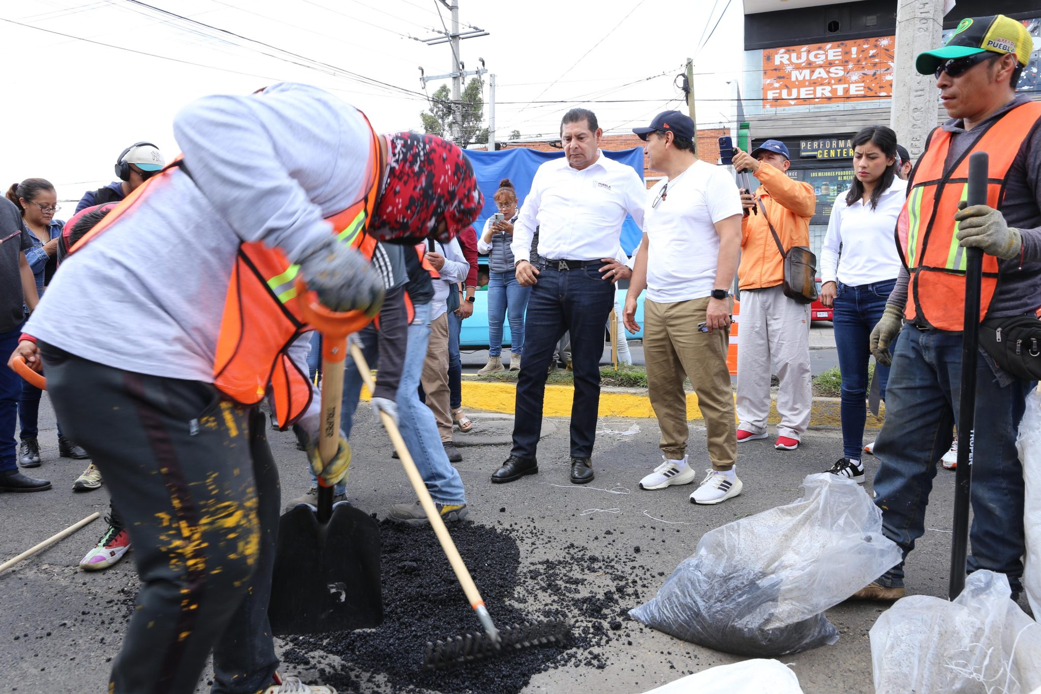 Bachetón transforma vialidades en Puebla; cuadrillas trabajan 24/7
