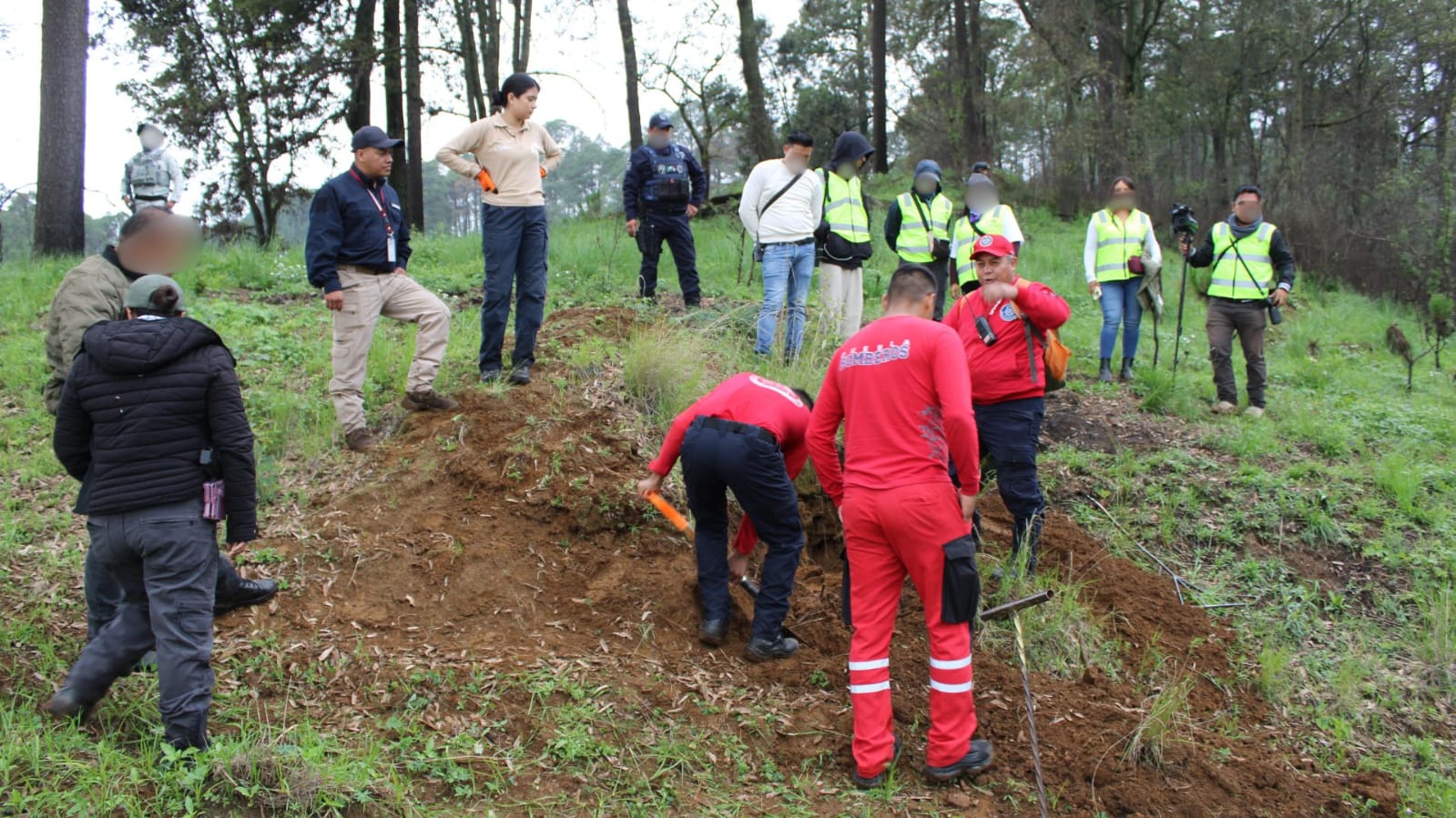 Realizan jornada de búsqueda de personas en Santa Rita Tlahuapan con apoyo de madres buscadoras