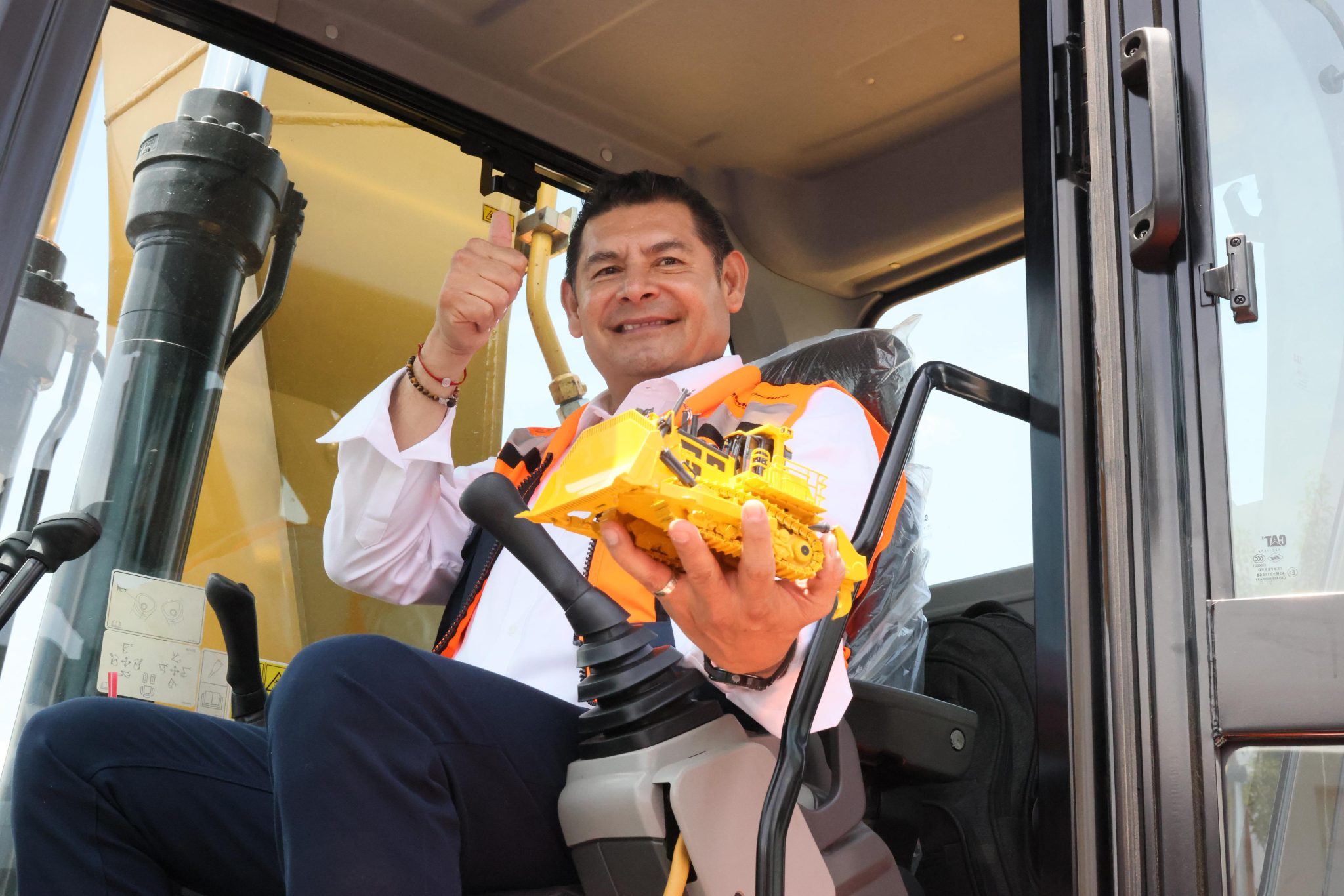 Armenta pone en marcha megaoperativo de maquinaria para transformar caminos y comunidades