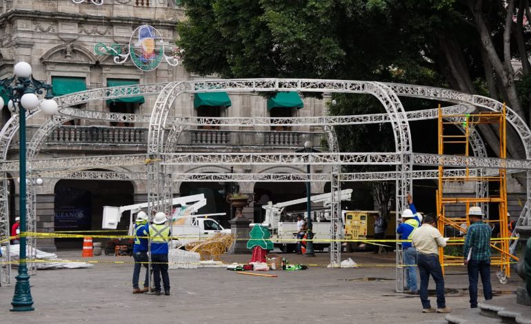 Puebla se ilumina con más de 2 mil adornos patrios en el Centro Histórico