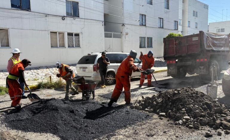 Refuerza Ayuntamiento de Puebla bacheo en La Margarita y otras colonias
