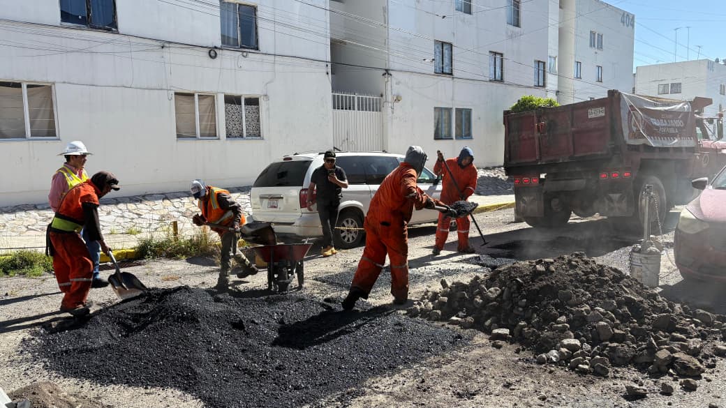 Refuerza Ayuntamiento de Puebla bacheo en La Margarita y otras colonias