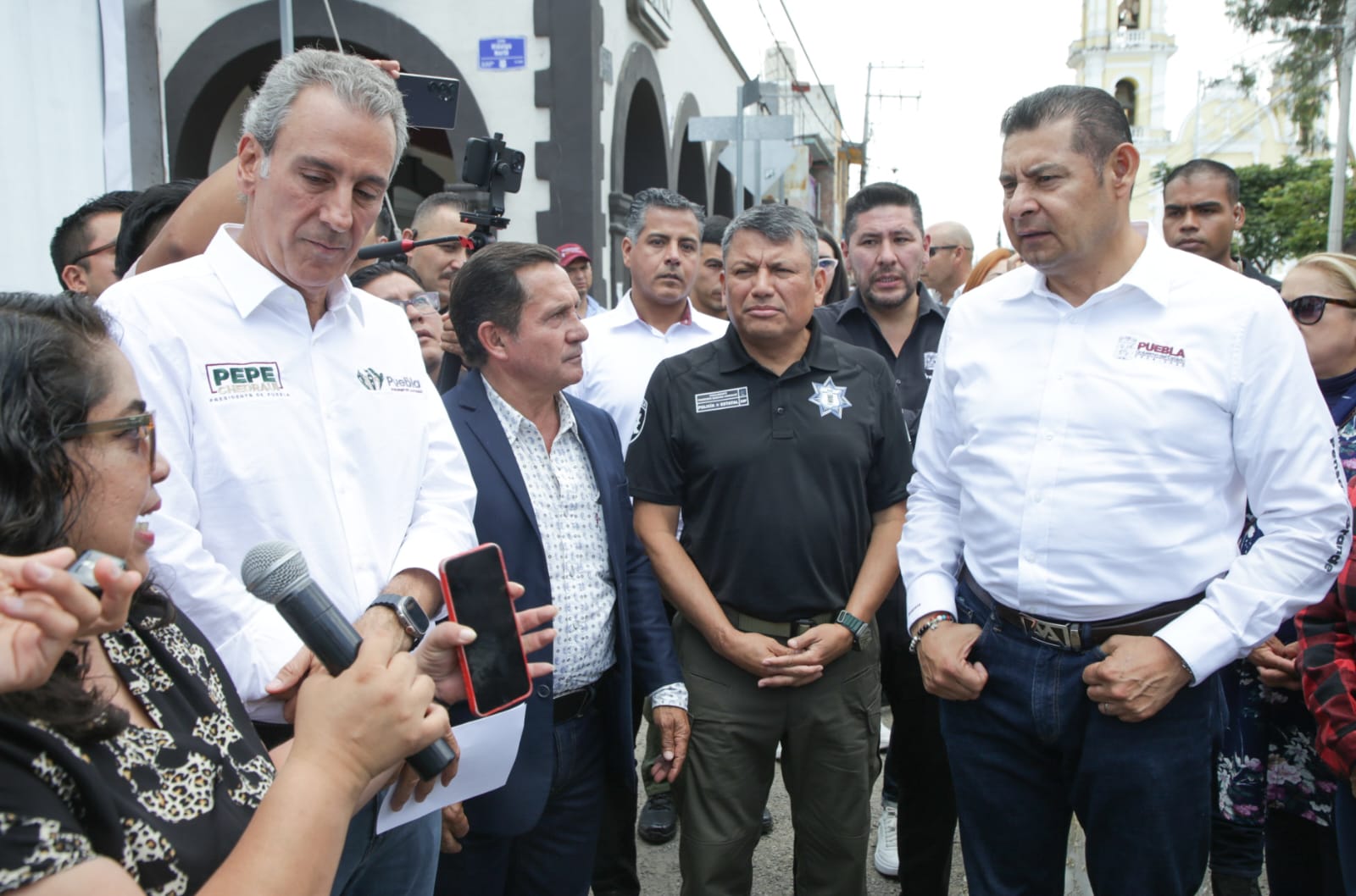Armenta impulsa seguridad comunitaria con entrega de 100 alarmas vecinales en la capital