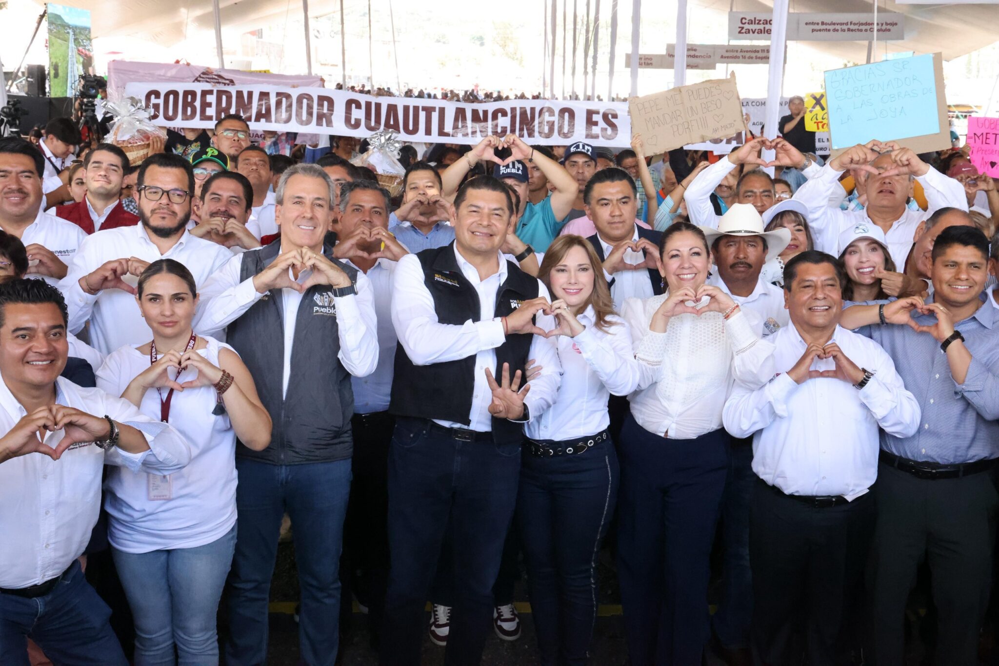 Pemex entrega 3,500 toneladas de asfalto para rehabilitar vialidades en Puebla