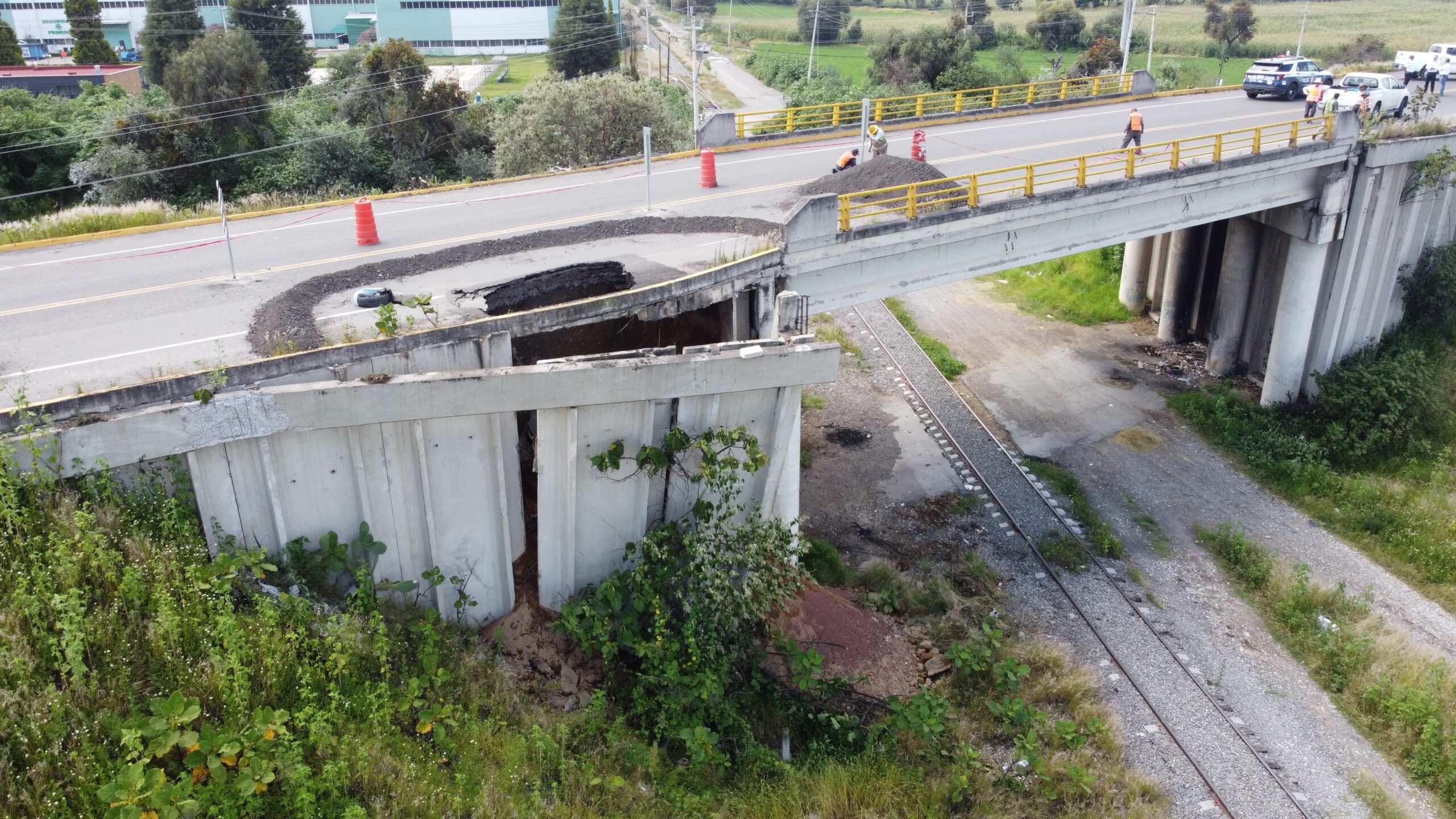 Cierran acceso al aeropuerto de Puebla por socavón