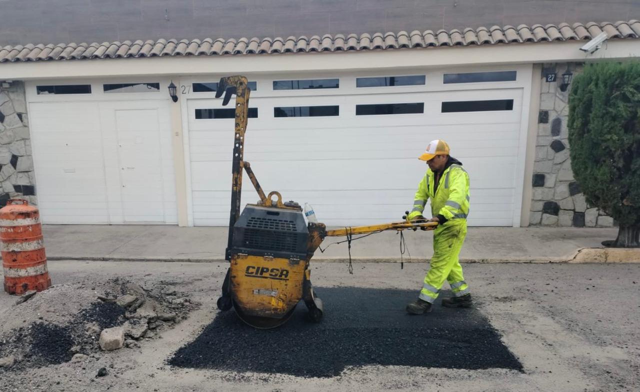 Pepe Chedraui refuerza labores de bacheo en la capital poblana
