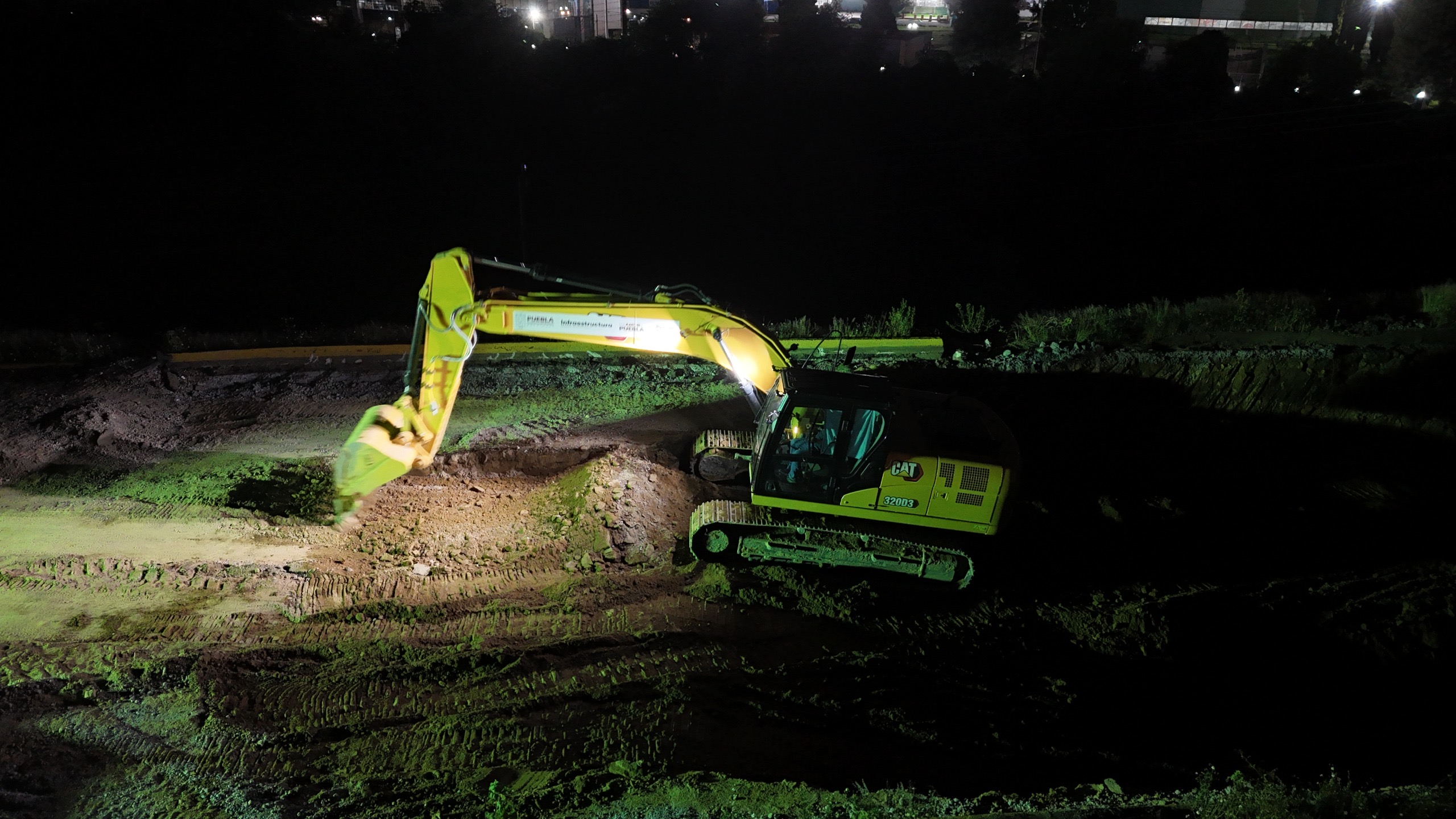 Avanza reconstrucción en socavón rumbo al aeropuerto de Huejotzingo