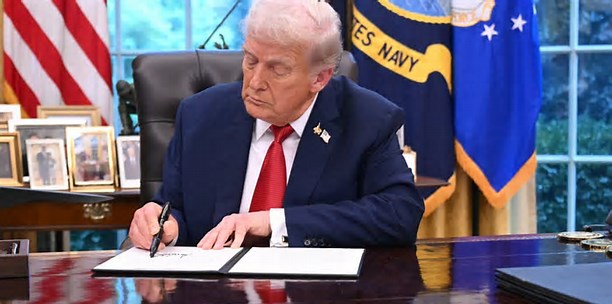 Trump impone nuevos aranceles a importaciones de muebles, camiones y medicamentos