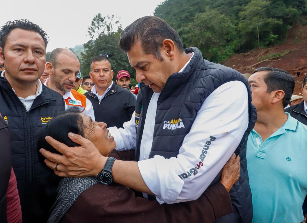 Armenta reafirma apoyo a familias de Naupan: “Lo más importante es proteger la vida”