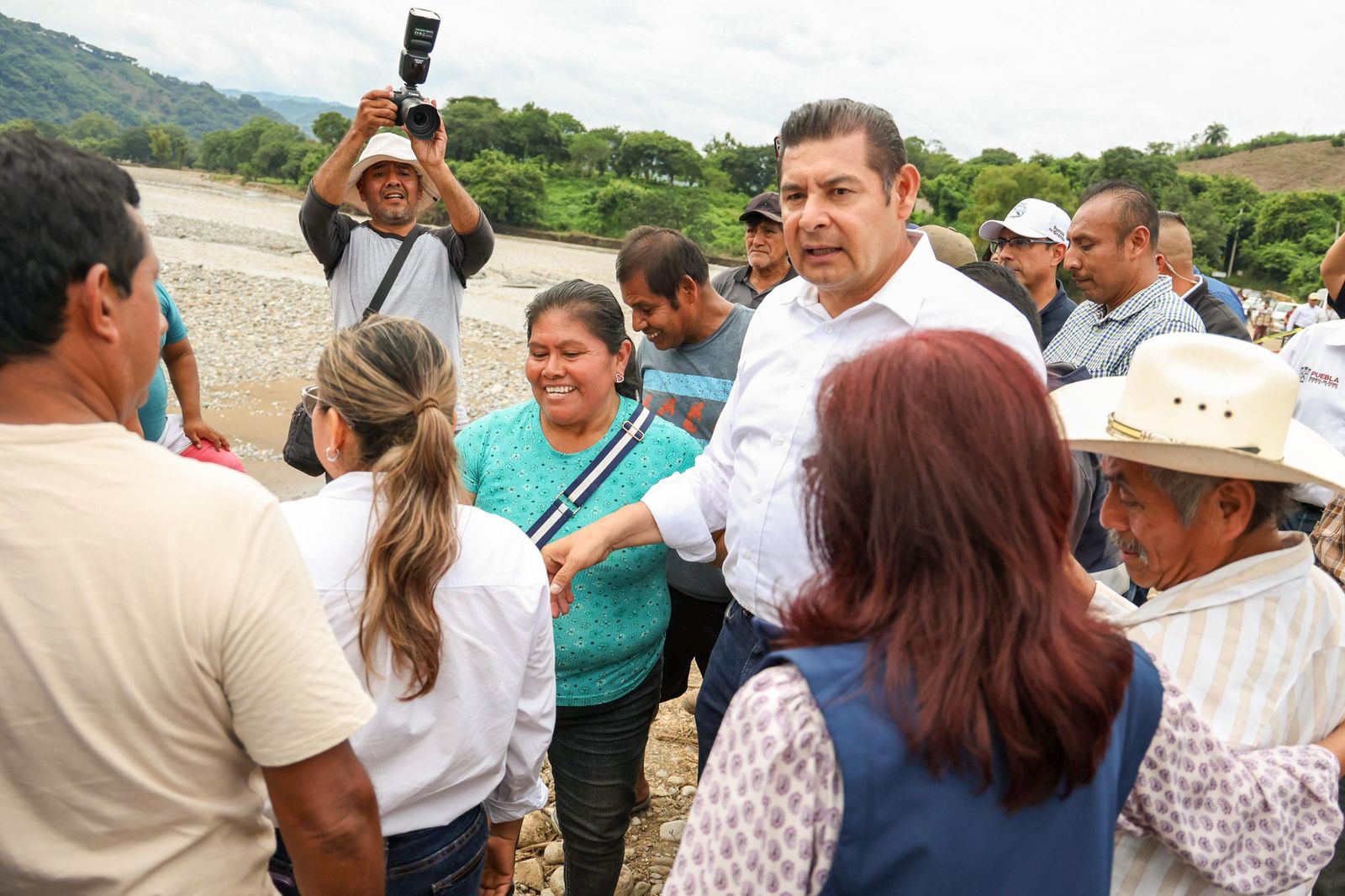 Gobierno federal y estatal refuerzan muro y dragado del río Pantepec para prevenir inundaciones