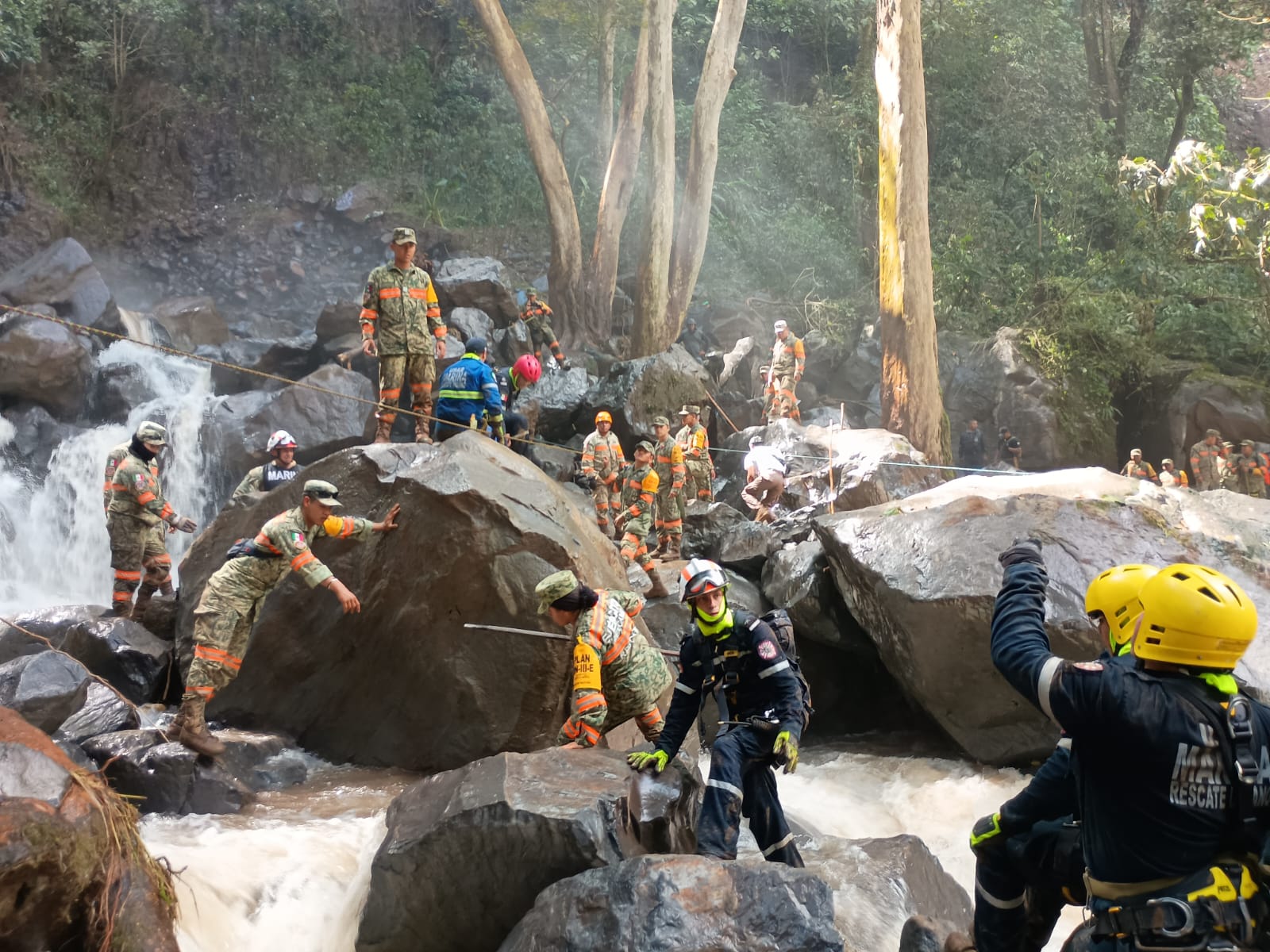 Localizan a tres personas sin vida tras intensas lluvias en la Sierra Norte