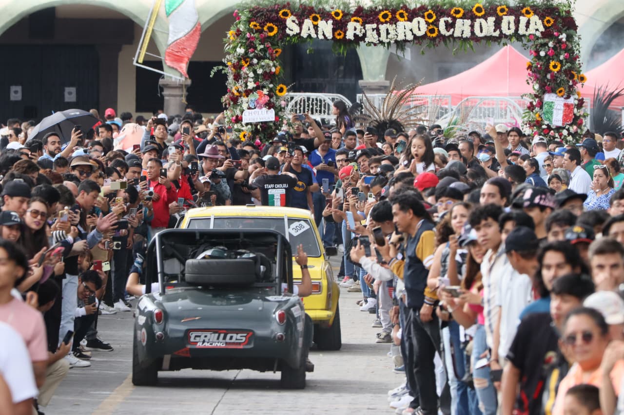 San Pedro Cholula vibra con el rugir de La Carrera Panamericana