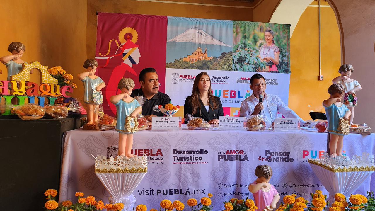 Huaquechula honra a sus muertos con altares monumentales, una tradición que trasciende el tiempo