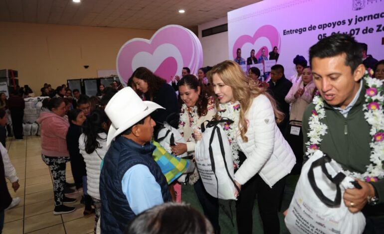 Ceci Arellano lleva esperanza y apoyo a la Sierra Norte: “En el SEDIF siempre habrá quien escuche”