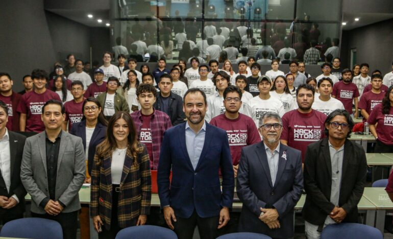 Jóvenes poblanos diseñan soluciones urbanas en el Hackatón 2025