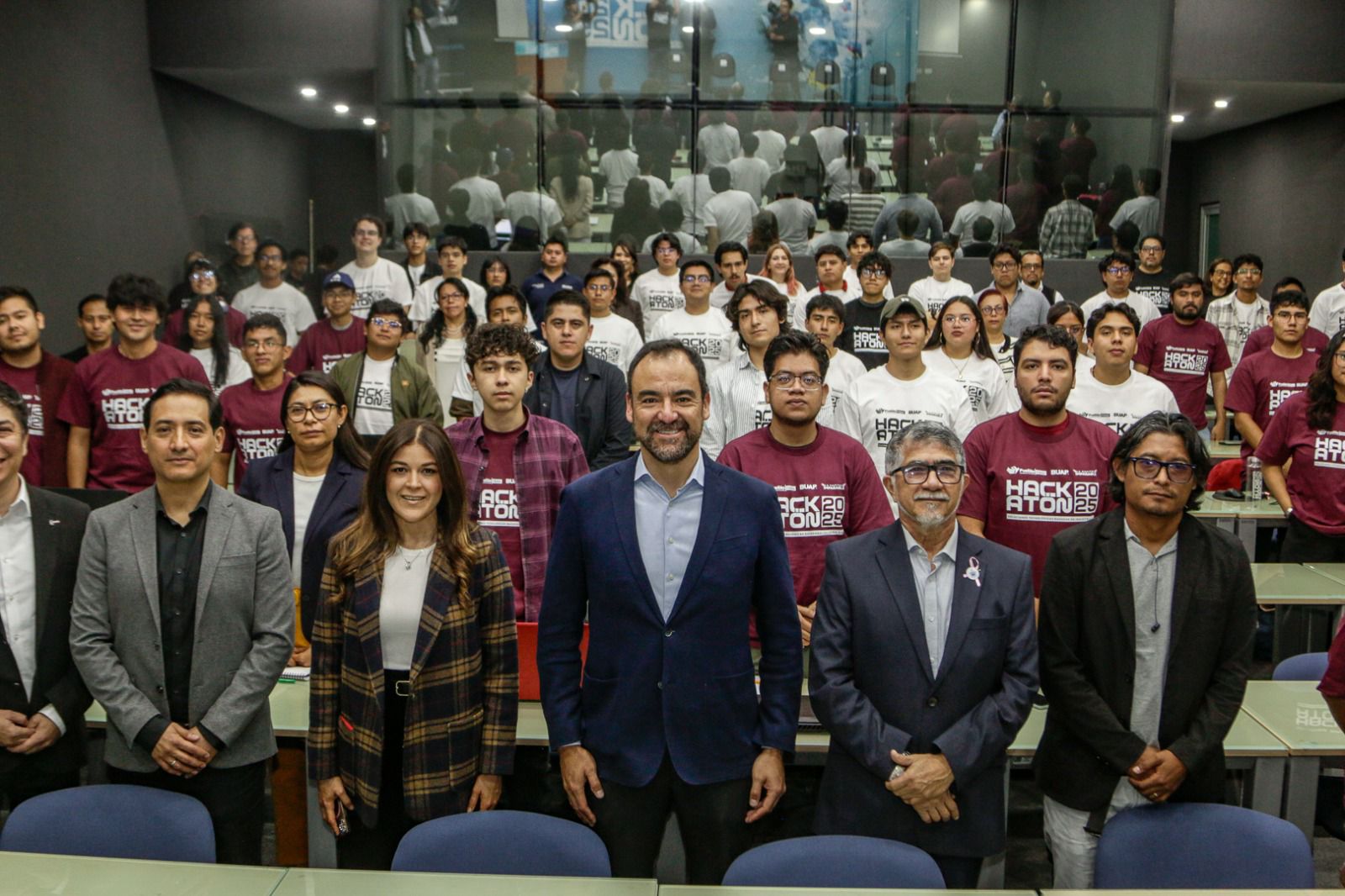 Jóvenes poblanos diseñan soluciones urbanas en el Hackatón 2025