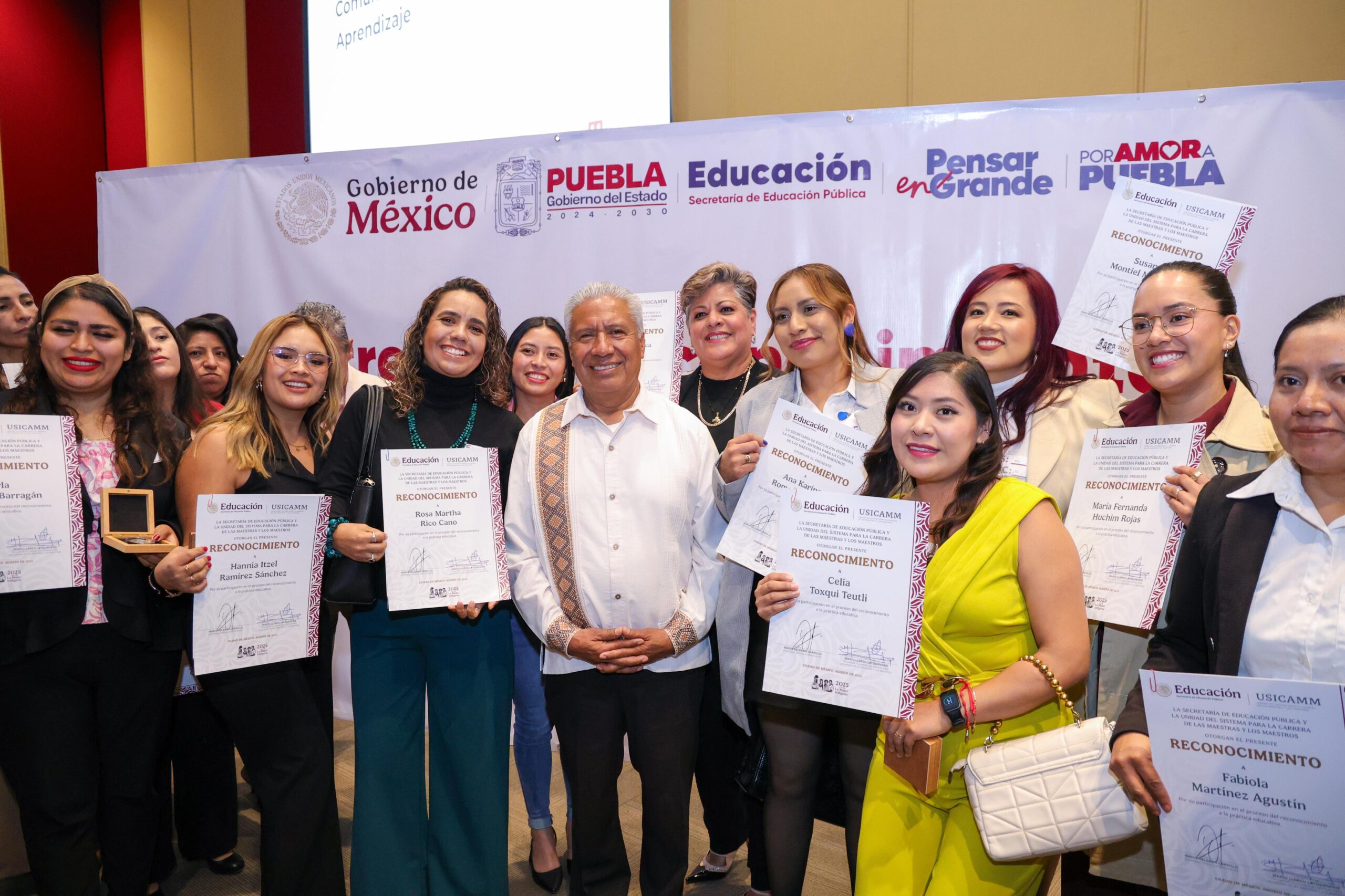 Reconocen a 417 docentes poblanos por transformar la enseñanza con prácticas innovadoras