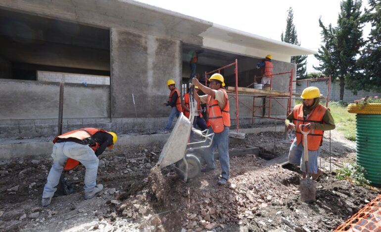 Escuelas más dignas y seguras marcan el primer año de gobierno en Puebla