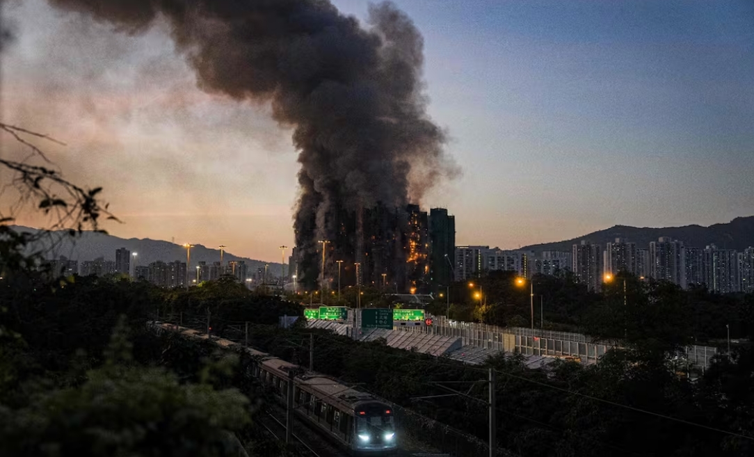 Tres días de luto en Hong Kong por el incendio que causó 128 muertes