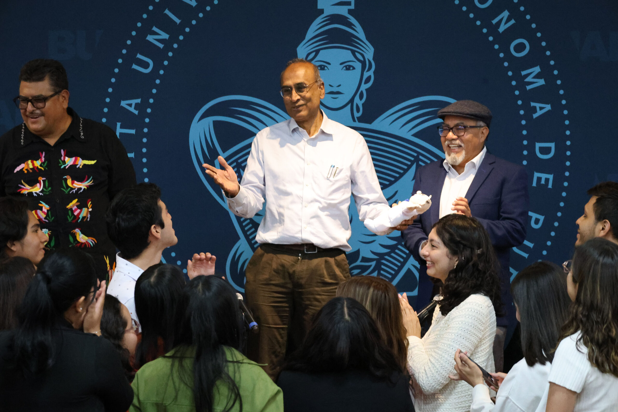 El premio Nobel Venki Ramakrishnan llega a la BUAP para celebrar la ciencia como un viaje
