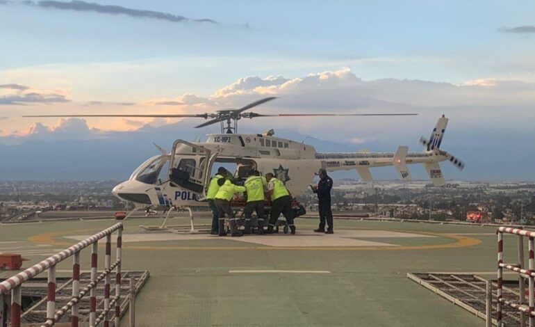 Traslado aéreo interhospitalario permite atención especializada a paciente de Acatlán