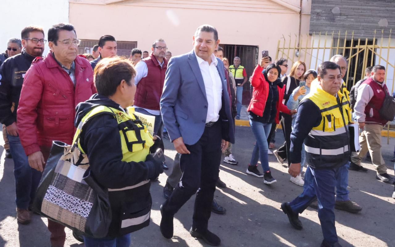 Calles del norte de Puebla estrenan pavimento tras décadas de abandono