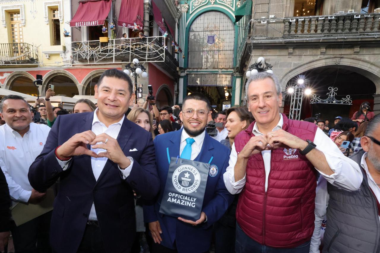 Puebla Capital hace historia con la rosca de Reyes más grande del mundo