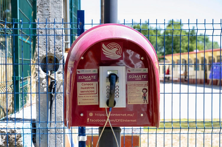 En plena era del internet, la CFE trae de regreso las cabinas telefónicas a México, pero con una gran diferencia