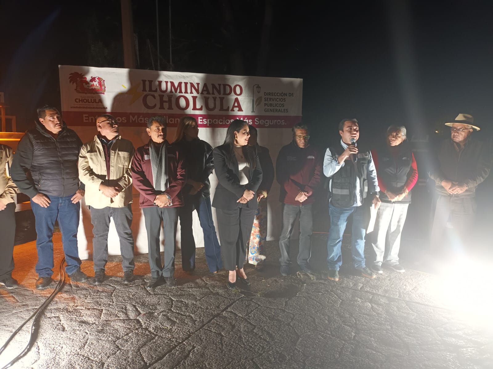 Más luz y seguridad en San Pedro Cholula: modernizan luminarias junto a la Zona Arqueológica
