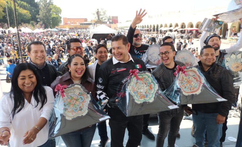 Más de 3 mil bikers participan en Mega Rodada con Causa encabezada por Armenta y Tonantzin Fernández