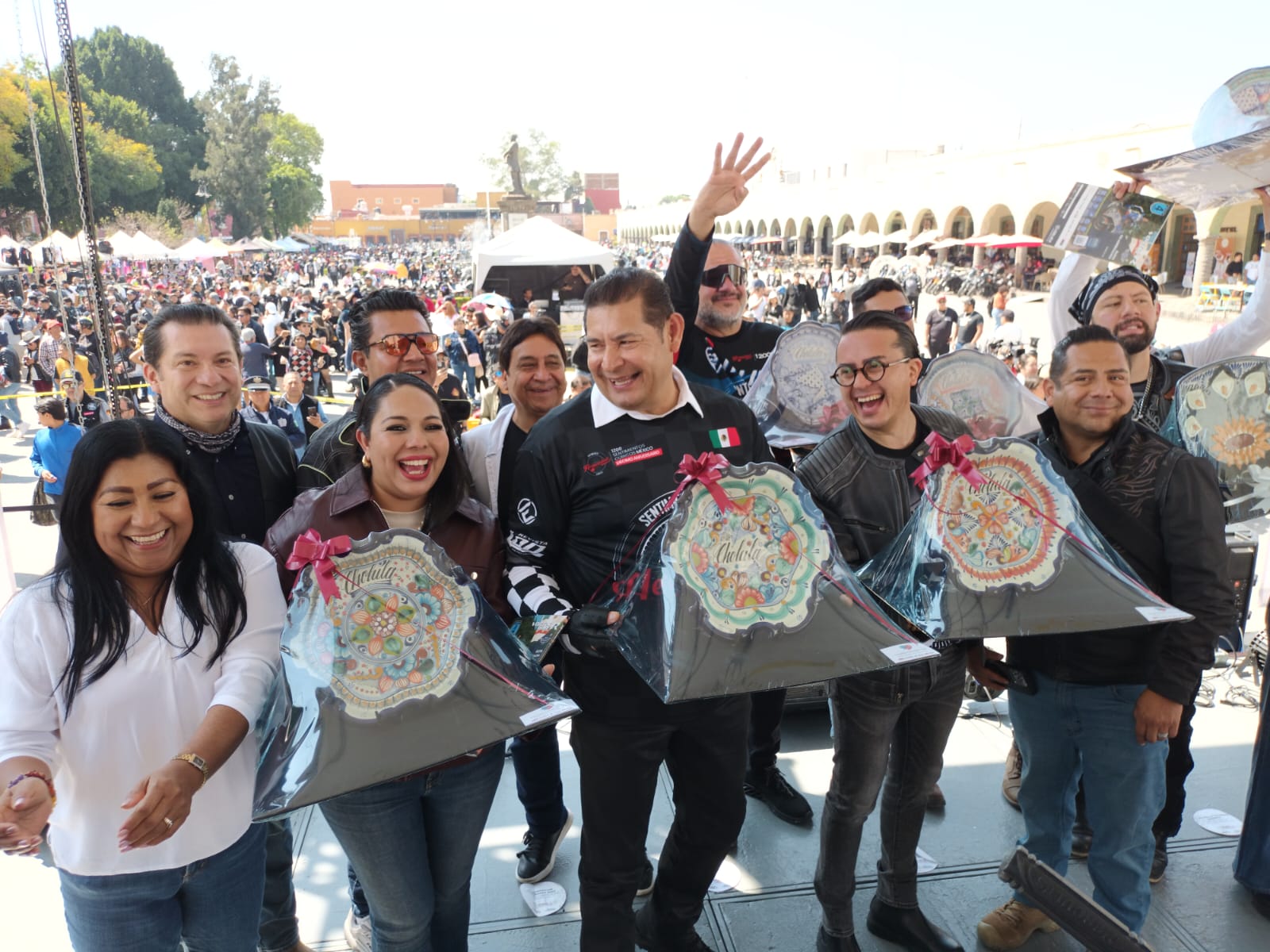 Más de 3 mil bikers participan en Mega Rodada con Causa encabezada por Armenta y Tonantzin Fernández